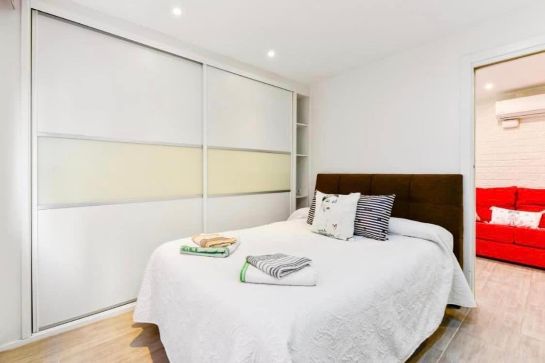 Vialia Apartamentos Suites Malaga Ngoại thất bức ảnh