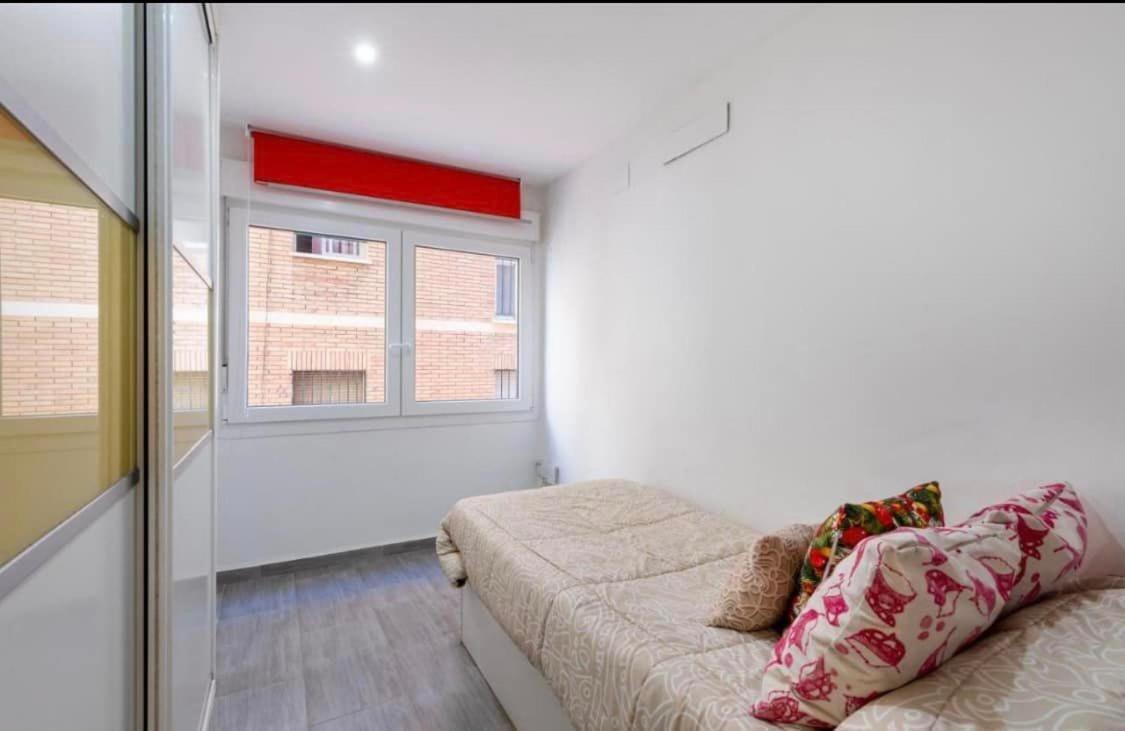 Vialia Apartamentos Suites Malaga Ngoại thất bức ảnh