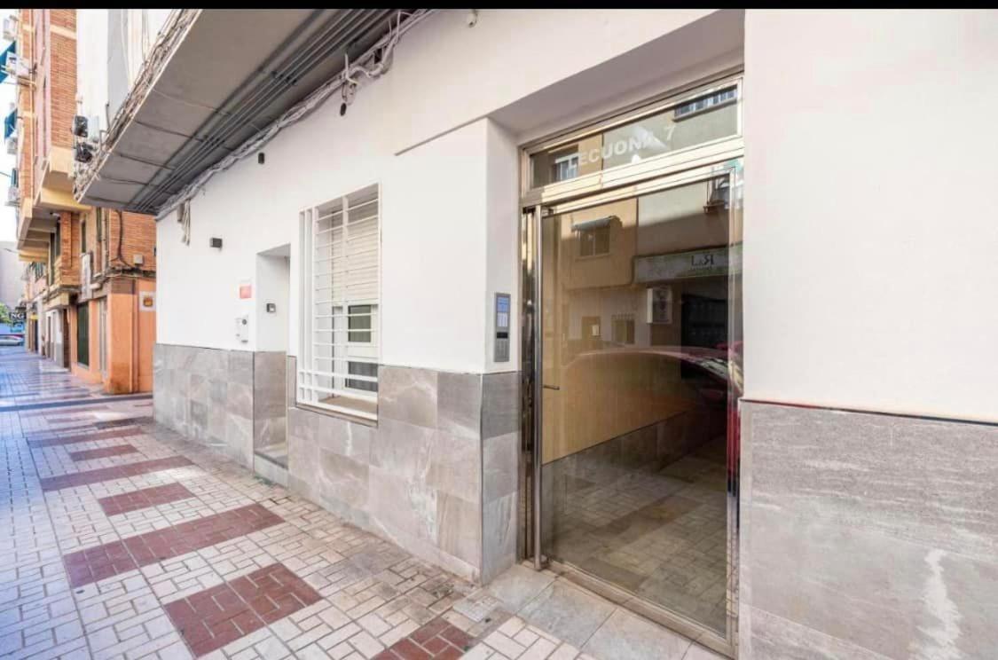 Vialia Apartamentos Suites Malaga Ngoại thất bức ảnh